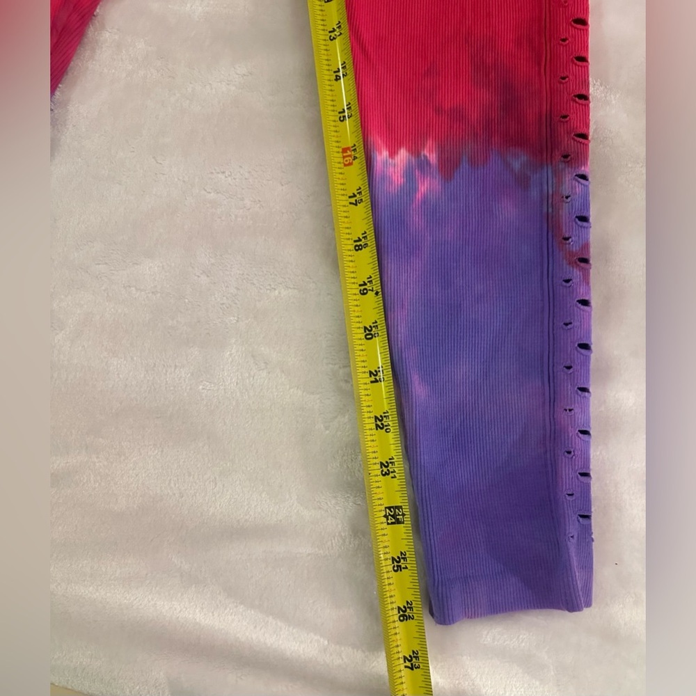 Spiritual Gangster $118 hombre leggings. Purple & pink. M/L. Tie dye. Like new - Picture 7 of 10